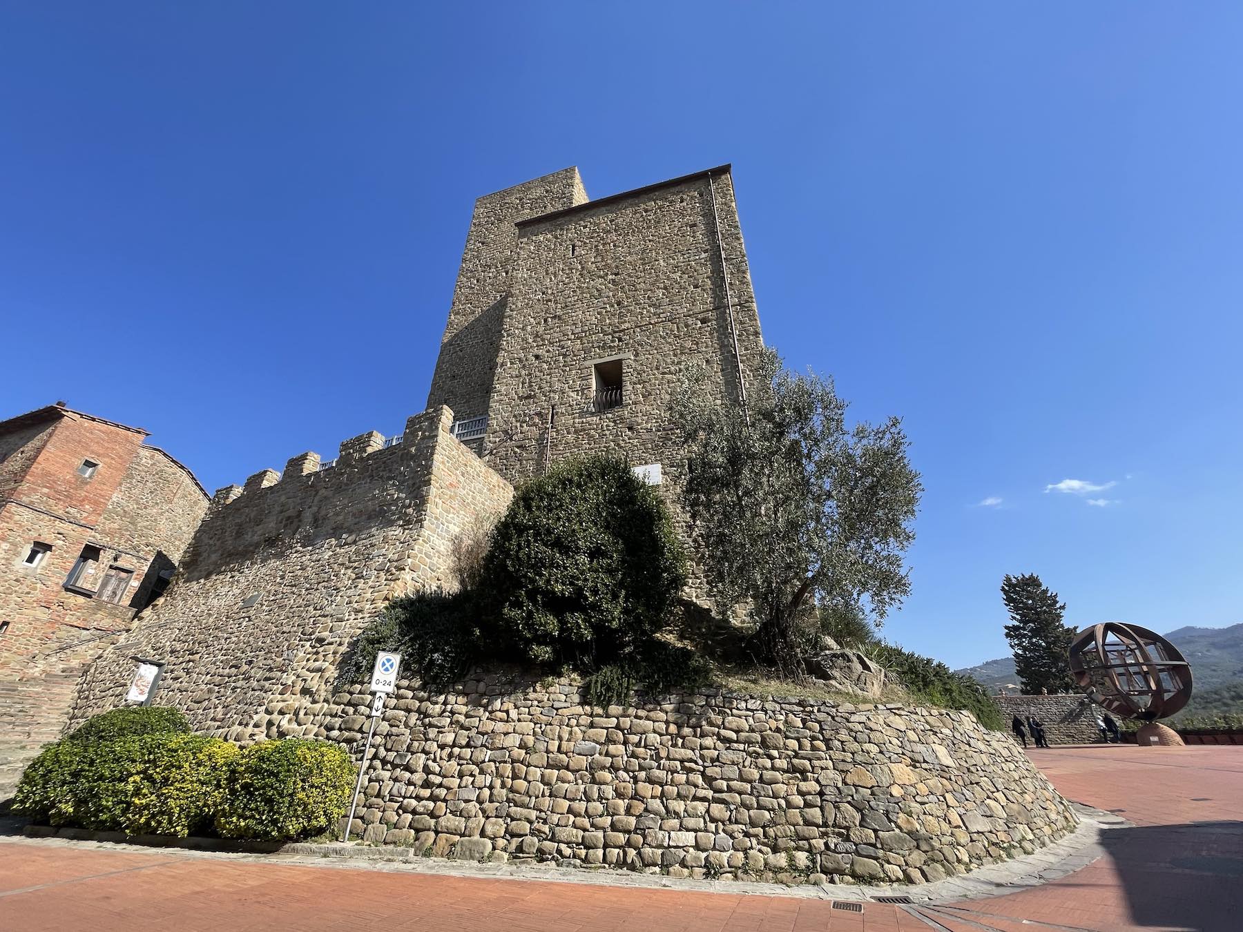 Vinci, A Journey into the World of Leonardo da Vinci 3 The Conti Guidi Castle or "ship castle" in Vinci