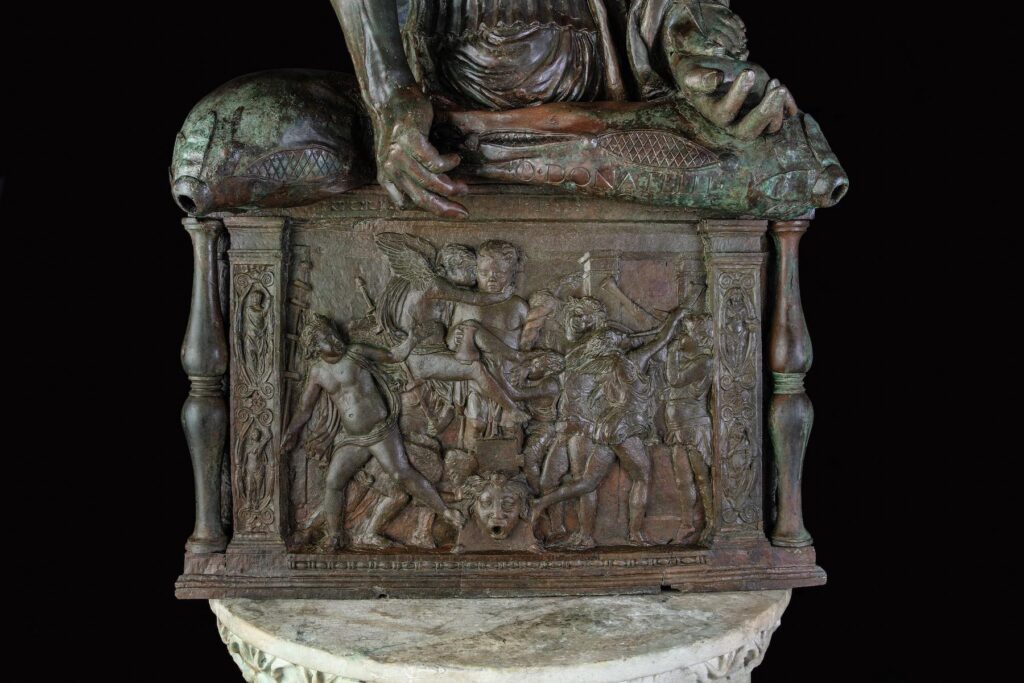 Judith and Holofernes: The Renaissance of Donatello's Statue in Florence 2 Detail of Donatello's signature on the Judith and Holofernes sculpture (photo: Antonio Quattrone / release)