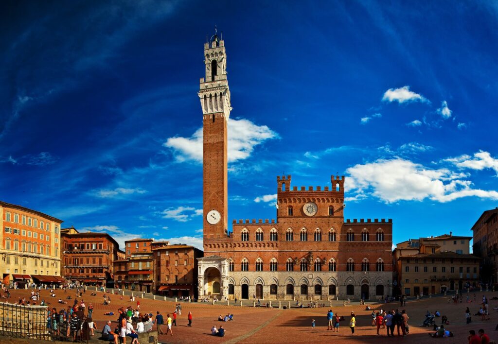How to Get from Siena to Rome – Detailed Transportation Options 1 The famous Piazza del Campo in Siena, one of Tuscany's iconic landmarks - How to Get from Siena to Rome – Detailed Transportation Options