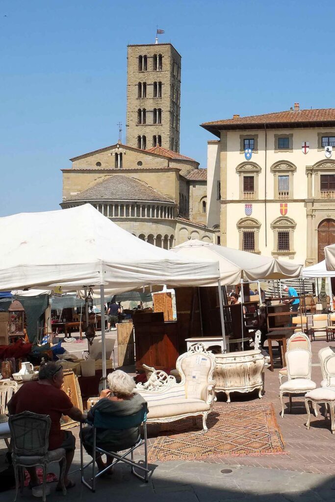 arezzo tuscany antiques market