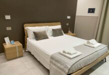 Where to Stay in Follonica: B&B Oltremare, a Top Choice on the Tuscan Coast Modern double room at B&B Oltremare in Follonica with clean, minimalist decor and fresh towels prepared on the bed.