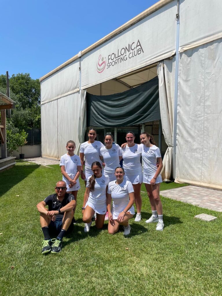 Where to Stay in Follonica: B&B Oltremare, a Top Choice on the Tuscan Coast 2 Group photo of the Under 14, 16, and 18 padel teams at Follonica Sporting Club, Tuscany.