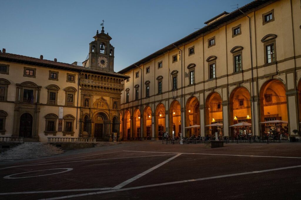 Piazza Grande in Arezzo at sunset, a key location of the Pensarti Festival 2025 in Tuscany.
