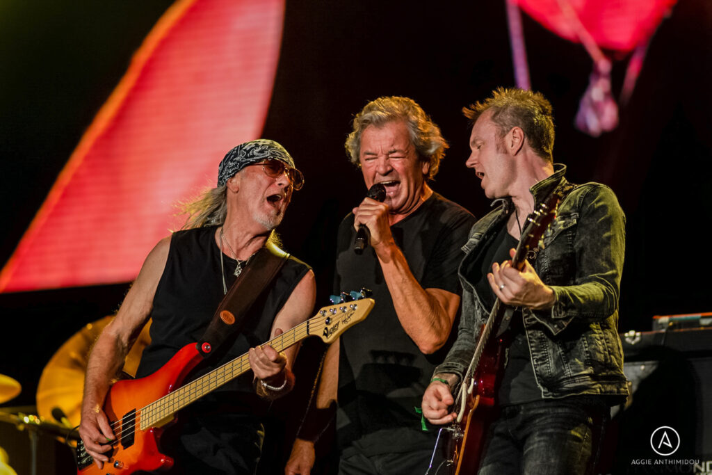 Deep Purple live in Pisa: the legendary rock band returns to Italy in 2026 1 Deep Purple performing live on stage — Ian Gillan singing with bandmates during an energetic concert, captured by photographer Aggie Anthimidou.
