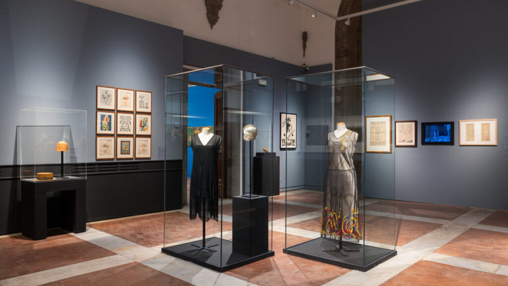 Dresses, accessories, and decorative pieces featured in one of the rooms of Firenze Déco at Palazzo Medici Riccardi