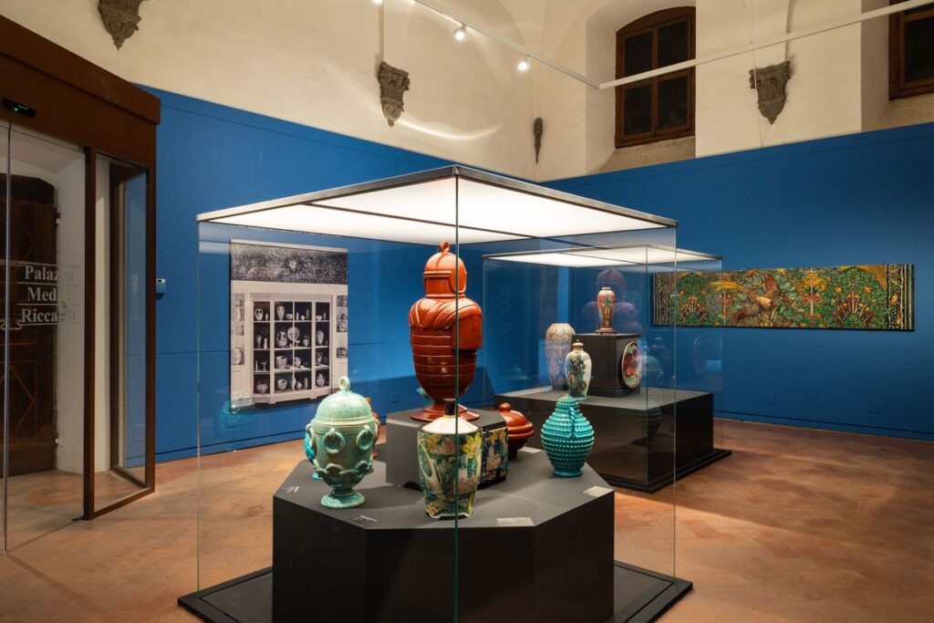 Ceramics and decorative objects on display at Firenze Déco, the exhibition on view at Palazzo Medici Riccardi in Florence