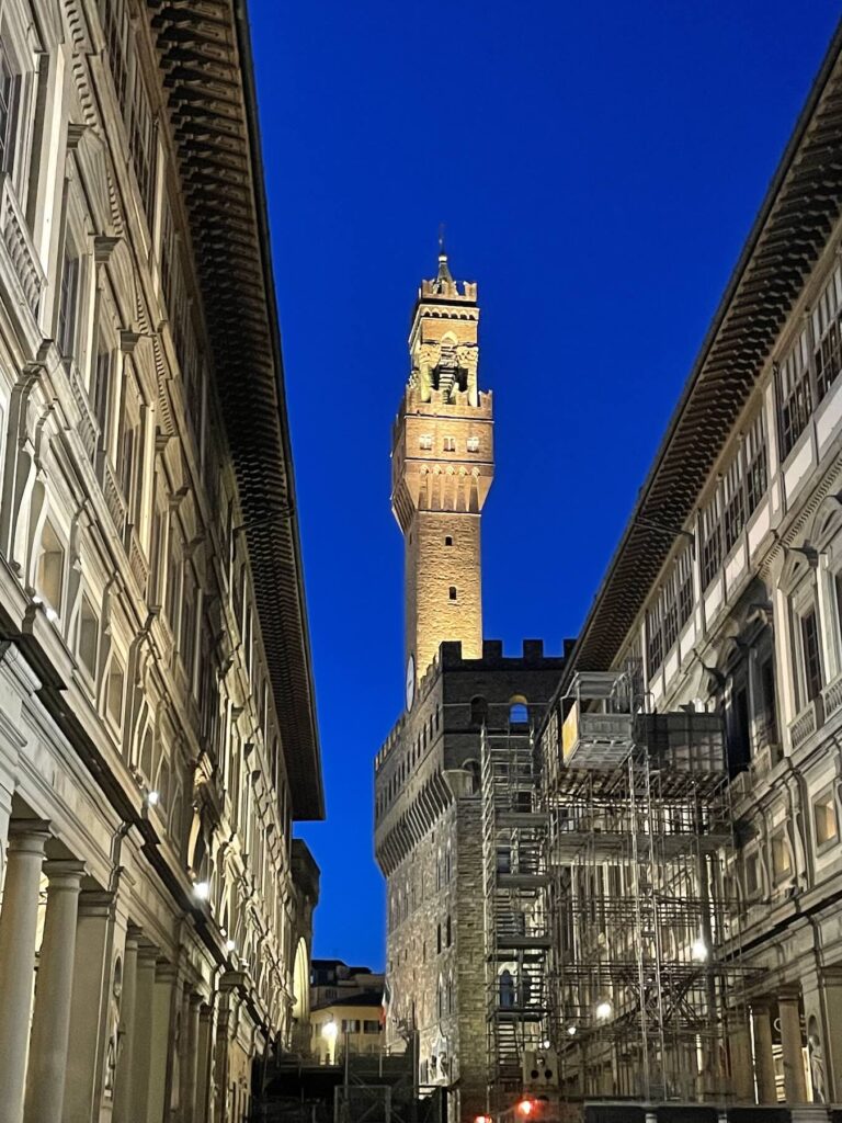 European Night of Museums 2026 in Florence: Free Evening Entry at the Opera del Duomo Museum 2 Uffizi Galleries at night, with Palazzo Vecchio’s tower rising above Florence’s historic center. Photo: Barbara Bueno.