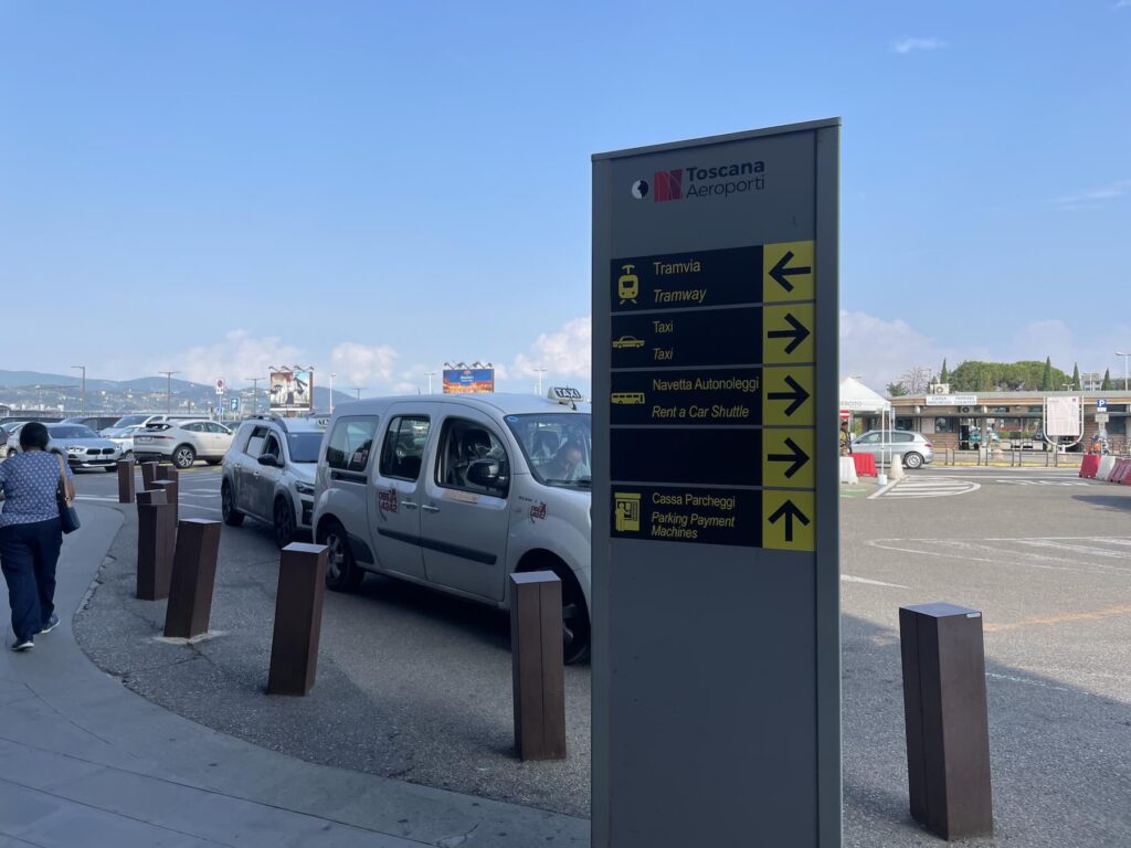 Flight delays in Tuscany: current EU rules and what is changing for travelers 1 outsite Florence Airport indications