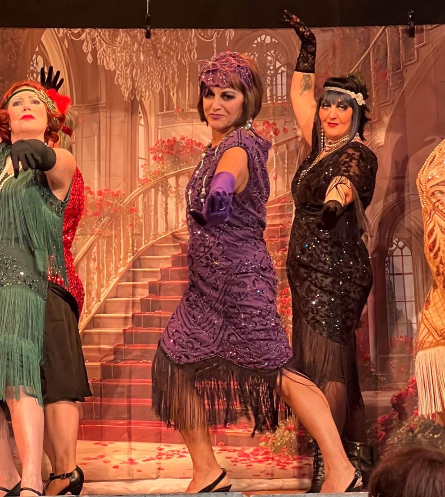 Free Musical at San Galgano Abbey: “Ma Chérie” Brings 1920s New York to Tuscany on August 27 2 Flapper costumes in the musical Ma Cherie at San Galgano
