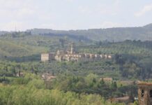 Autunno Fiorentino 2026: The Best Events Beyond Florence’s Historic Center The Certosa di Firenze on its hilltop among olive groves and cypresses, seen from the hills south of Florence